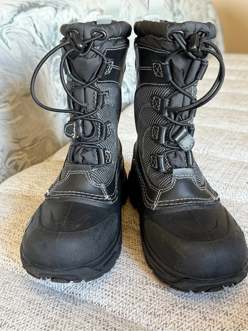 The North Face Kids Black Insulated Snow Boots with Drawcord